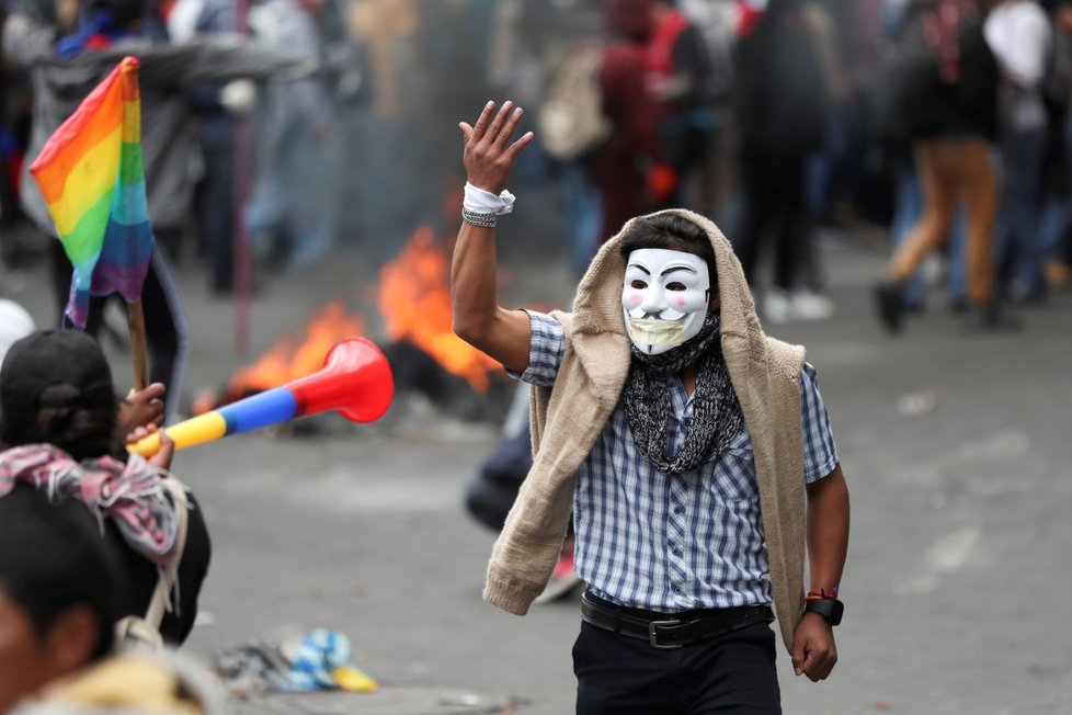 V Ekvádoru pokračují protesty, policie rozhání lidi slzným plynem (9. 10. 2019)