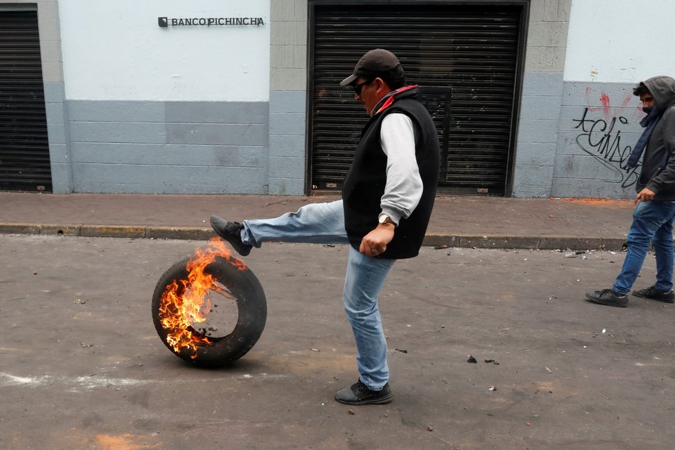 V Ekvádoru pokračují protesty, policie rozhání lidi slzným plynem (9. 10. 2019)