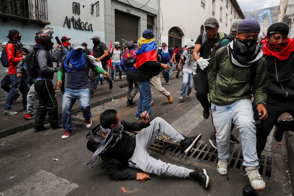 V Ekvádoru pokračují protesty, policie rozhání lidi slzným plynem (9. 10. 2019)