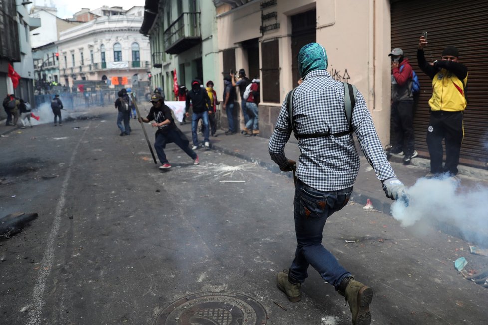 V Ekvádoru pokračují protesty, policie rozhání lidi slzným plynem (9. 10. 2019)