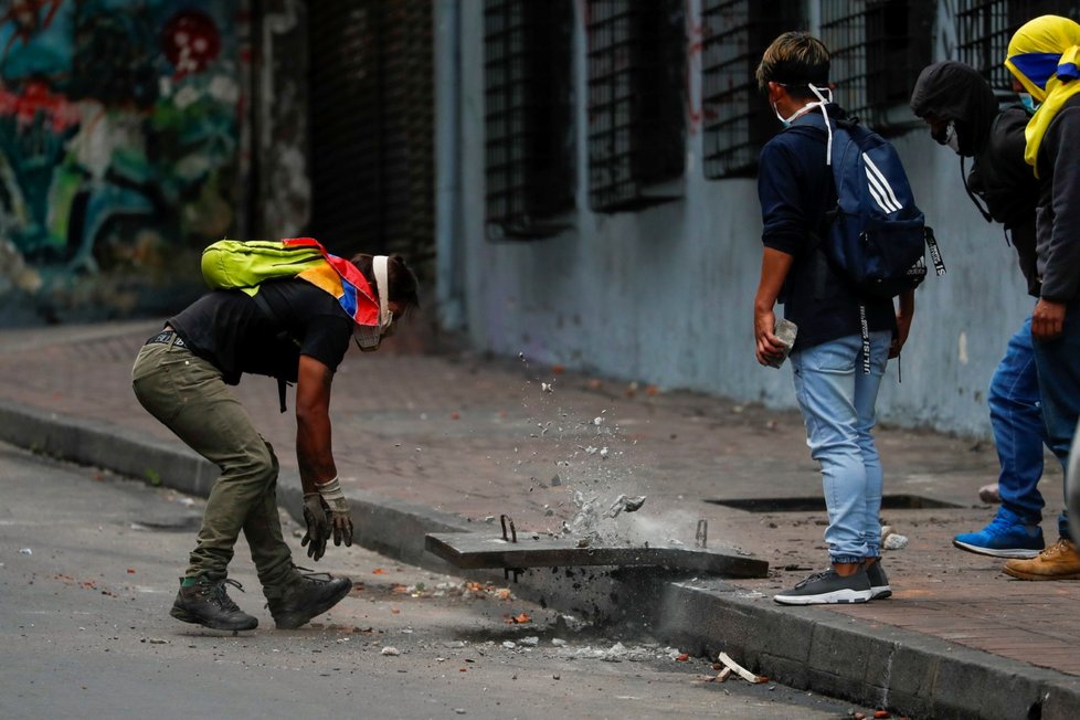 V Ekvádoru pokračují protesty, policie rozhání lidi slzným plynem (9. 10. 2019)