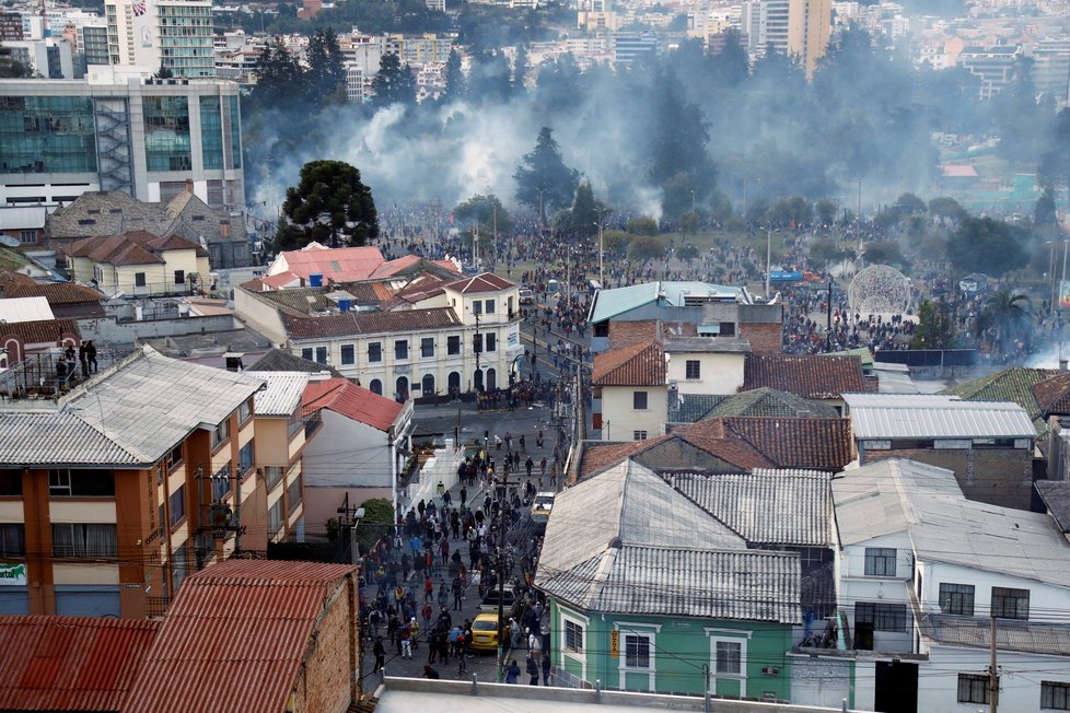 V Ekvádoru pokračují protesty, policie rozhání lidi slzným plynem (9. 10. 2019)