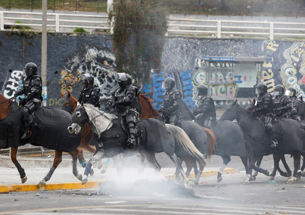 V Ekvádoru pokračují protesty, policie rozhání lidi slzným plynem (9. 10. 2019)