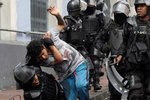 Protesty v Ekvádoru: Lidé vyšli do ulic kvůli zrušení dotací na pohonné hmoty.