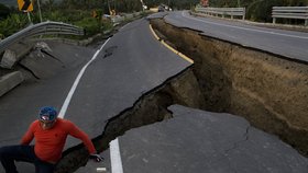 Sobotní zemětřesení v Ekvádoru má již 525 obětí.