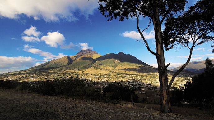 Vulkán Imbabura nedaleko města Otavalo nabízí skvělý výšlap do 4609 metrů nad mořem