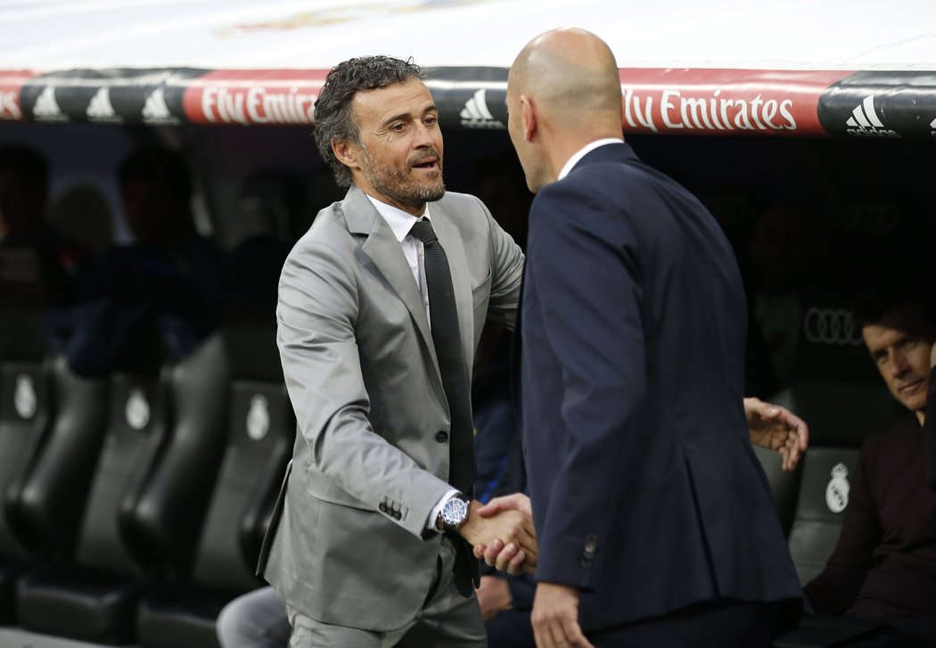 Trenéři Barcelony a Realu Madrid Luis Enrique a Zinedine Zidane