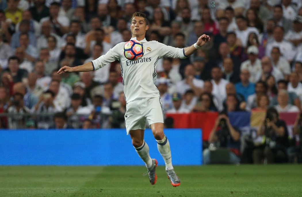 Hvězdný útočník Realu Madrid Cristiano Ronaldo v El Clásiku