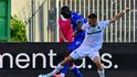 El Hadji Ndiaye z Artisu Brno v souboji s plzeňským Amarem Memičem