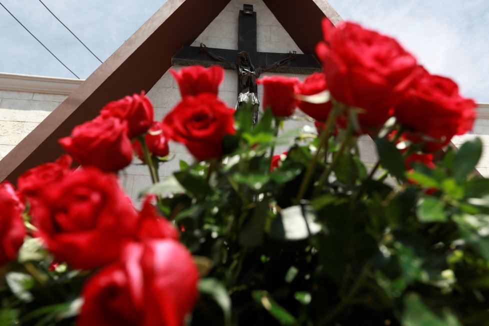 Pět dní po jednom z největších střeleckých masakrů v nedávné americké historii se v El Pasu začínají konat pohřby obětí. (10.8.2019)