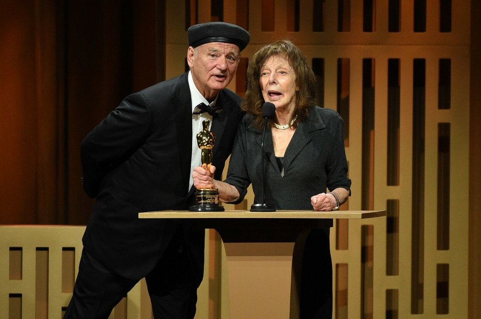 Bill Murray a Elaine Mayová na předávání Governors Awards v březnu 2022