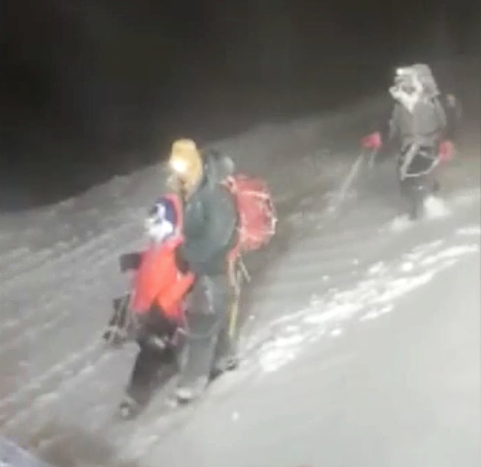 Při výstupu na Elbrus zemřelo pět horolezců, 14 se podařilo zachránit.