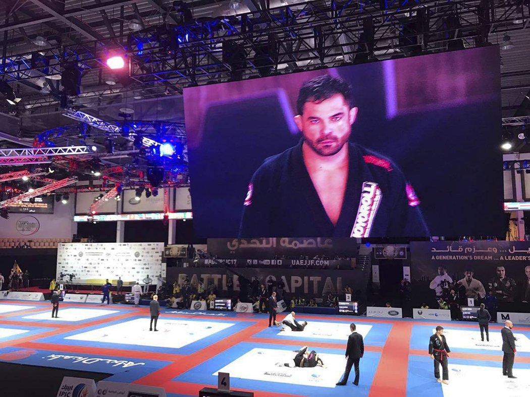 Atmosféra na mistrovství světa v brazilském jiu jitsu v Abú Zábí mělo mimořádnou atmosféru