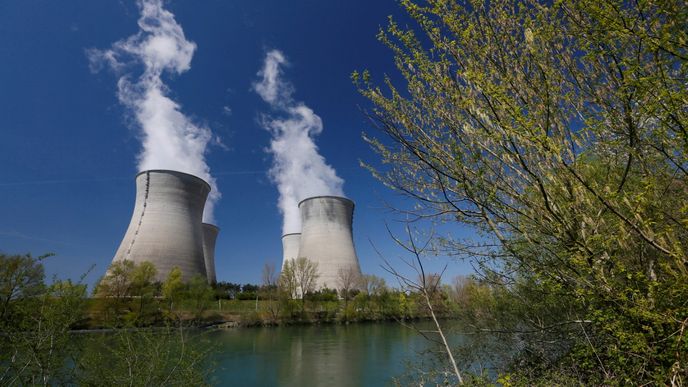 Západní Evropa dochází k poznání, že rozvoj jaderné energetiky je jedním ze způsobů, jak čelit surovinovému propojení s agresorským Ruskem. Na snímku  jaderná elektrárna Le Bugey v Saint-Vulbas blízko Lyonu ve Francii.