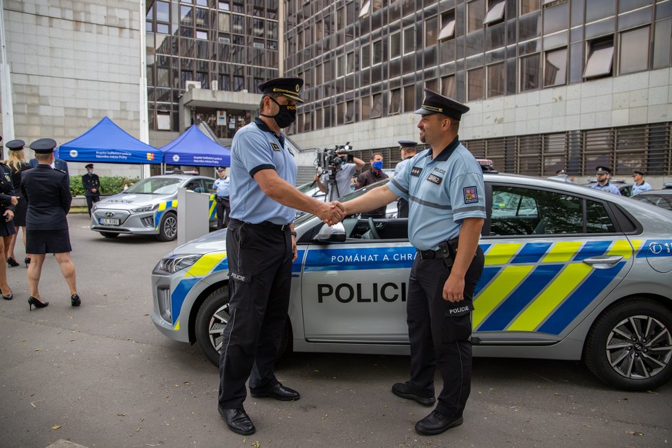 Pražská policie má nová elektroauta.