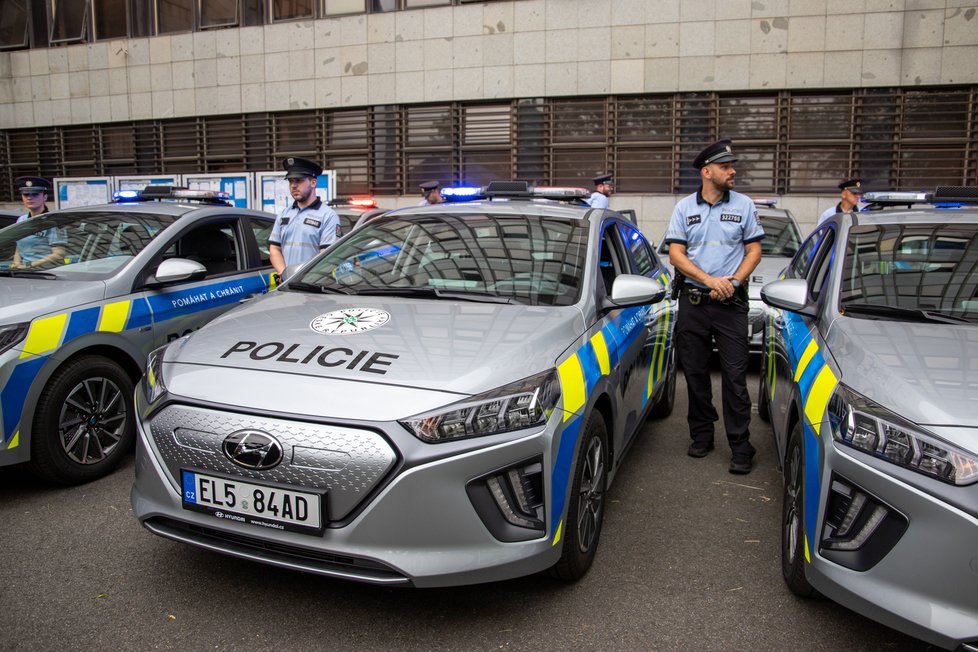 Pražská policie má nová elektroauta.