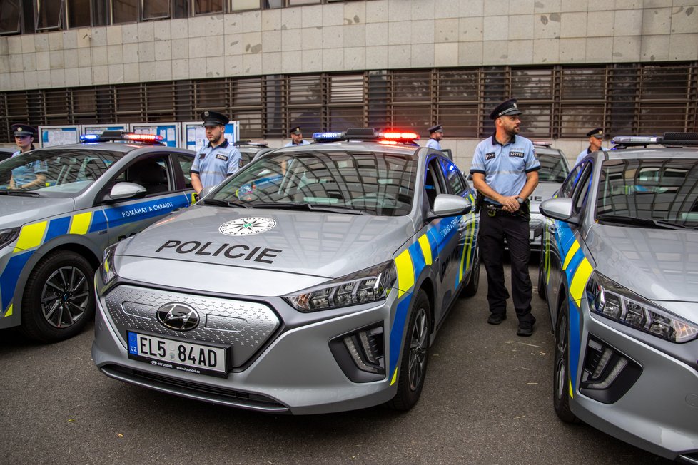 Pražská policie má nová elektroauta.