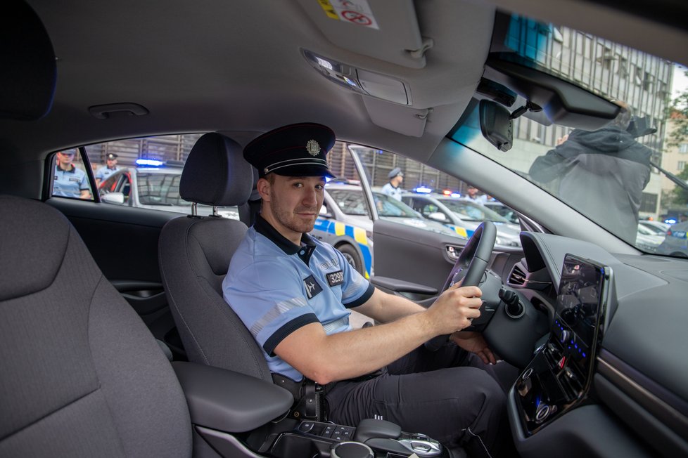 Pražská policie má nová elektroauta.