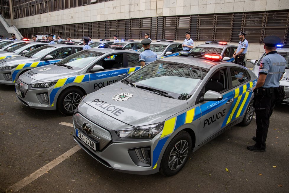 Pražská policie má nová elektroauta.