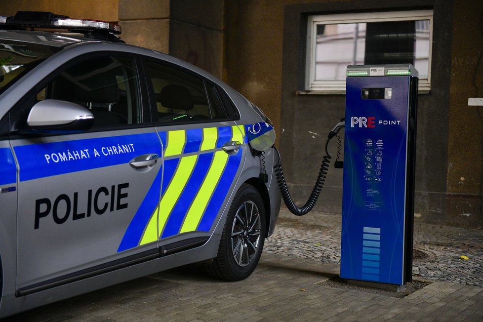 Pražská policie má nová elektroauta.