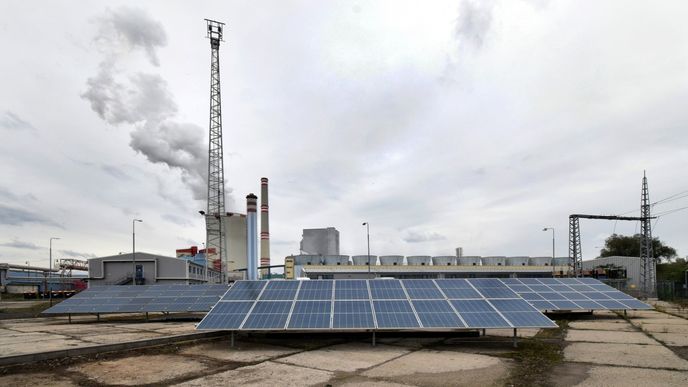 Prostory uhelné elektrárny Ledvice, kde ČEZ testuje fotovoltaickou elektrárnu