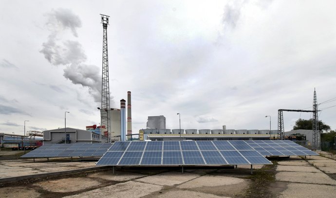 Prostory uhelné elektrárny Ledvice, kde ČEZ testuje fotovoltaickou elektrárnu
