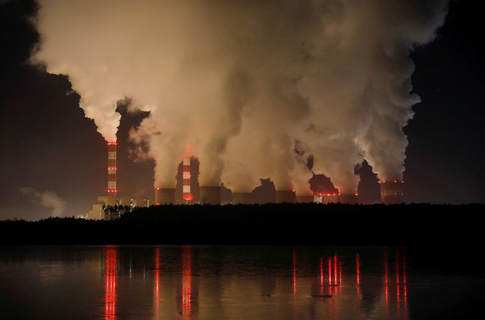 Belchatów je největší uhelnou elektrárnou v Polsku. Zásobuje 11,5 milionu domácností.