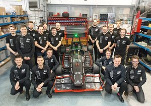 Studenti z VUT Brno se pochlubili letošní novou elektrickou formulí Dragon e3 pro celosvětový závodní seriál Formula Student.