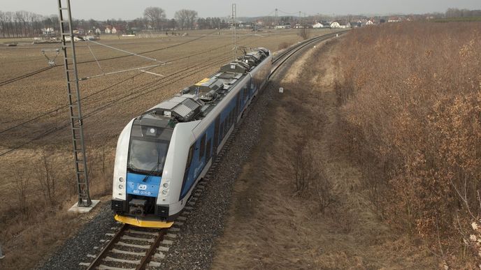 Mezi Zliví a Dívčicemi na Českobudějovicku se srazil osobní Regiopanter s rychlíkem Bezdrev. Mezi Zliví a Dívčicemi na Českobudějovicku se srazil osobní Regiopanter s rychlíkem Bezdrev.