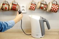 Elektřiny od ledna zlevní: Regulovaná cena klesne, oznámil ERÚ. Kolik ušetří domácnosti?