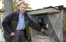 Jiří (67) z Měchenic obviněn z krádeže elektriky: Má platit 325 950 Kč za poškozený jistič! 