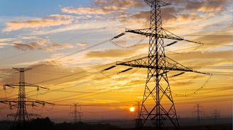 Cena elektřiny spadla za půl roku o 80 procent. Dodavatelé zlevňují pod vládní strop