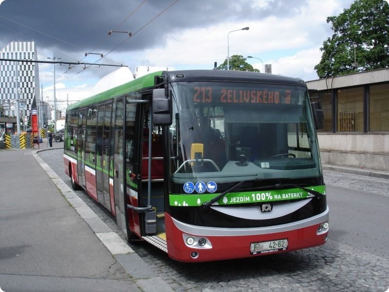 Autobus se bude nabíjet nejen na konečné…