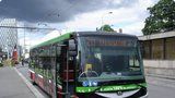 Bus na baterky v Praze už najetými kilometry málem objel svět, zvládá i mráz    