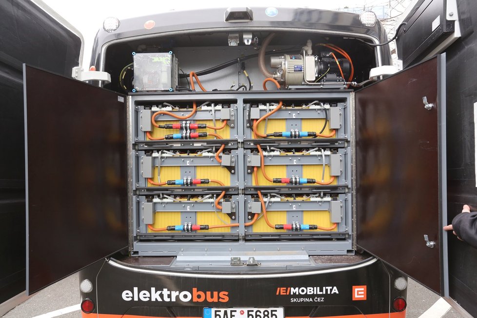 Elektrobus se v Praze testuje už rok.