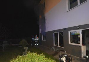 V Nehvizdech u Prahy hořela 23. dubna prodejna elektrokol.