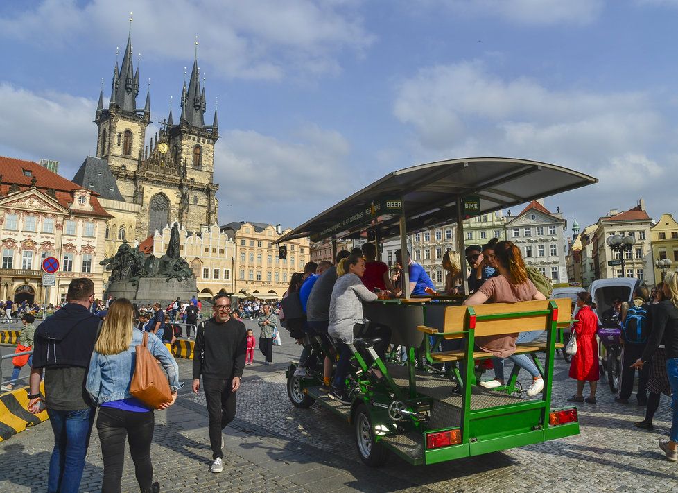 Pivní kolo v centru Prahy.