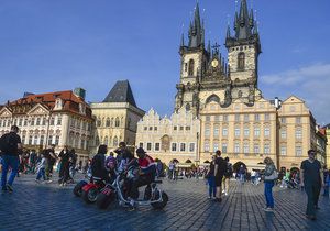 Elektrokoloběžky v samotném srdci metropole: podle radnice Prahy 1 pro ně omezení začne platit během léta.