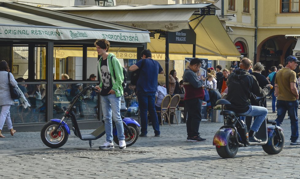 Elektrokoloběžky v samotném srdci metropole: podle radnice Prahy 1 pro ně omezení začne platit během léta.