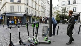 Pátrání po ukradené elektrokoloběžce skončilo úspěchem. Ve zlodějově dodávce našla policie dalších sedm strojů. Ilustrační foto.