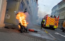 Požár elektrokoloběžky: Hořela, i když se nenabíjela!