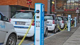 Praha řeší nárůst elektromobilů. Chce soutěž otevřít všem poskytovatelům.