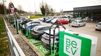 Poplatek za každou jízdu elektromobilem? Brzy možná realita Poplatek za každou jízdu elektromobilem? Brzy možná realita