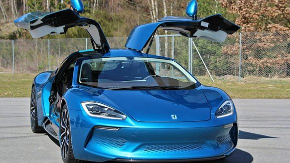 Isdera se vrací. Místo aut s motory Mercedes přichází elektrický sporťák!