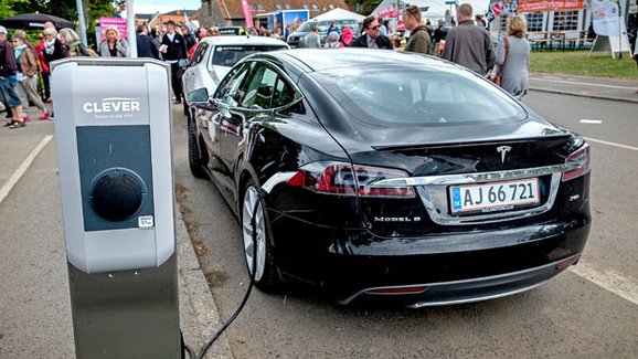 Rychlý přechod k elektroautům v Dánsku může zvýšit schodek rozpočtu
