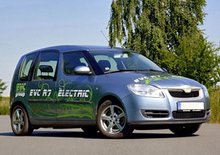 Elektromobily EVC na pařížském autosalonu