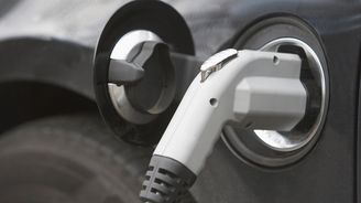 Na silnicích výrazně přibylo elektromobilů, jejich počet přesáhl tři miliony