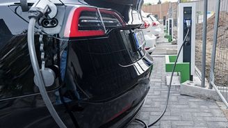 Zájem o elektromobily byl loni rekordní. Stále však Česko zaostává