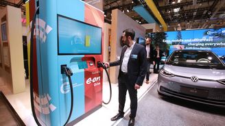 Přechod na elektromobily povede k propouštění, říká německý dopravní expert 