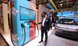 Přechod na elektromobily povede k propouštění, říká německý dopravní expert 